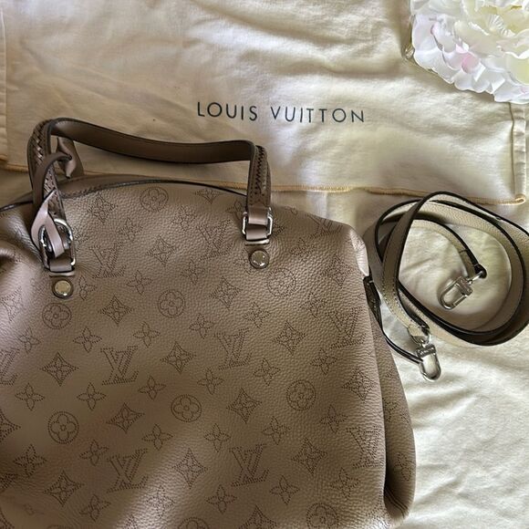 Louis Vuitton NWOT bag with cross body straps silver keys locks dust bag - Picture 14 of 17